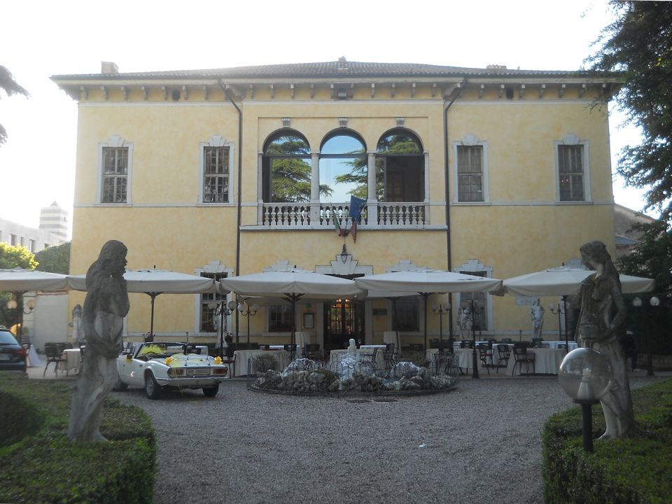 Villa De Vecchi